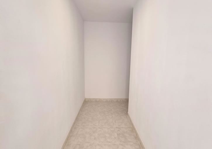 725