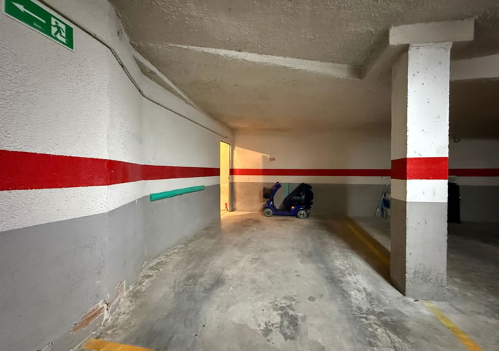 725