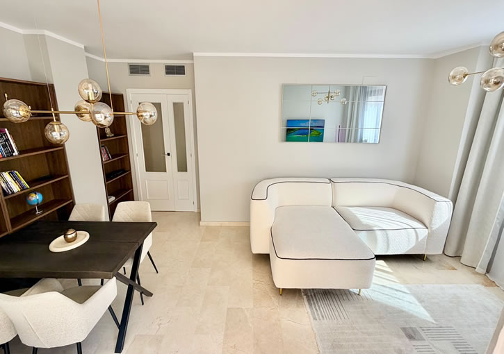 725